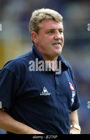 STEVE BRUCE BIRMINGHAM CITY FC MANAGER ST ANDREWS BIRMINGHAM 31 August 2002 Stock Photo