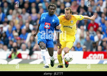 ALIOU CISSE & LEE BOWYER BIRMINGHAM V LEEDS ST ANDREWS BIRMINGHAM 31 August 2002 Stock Photo