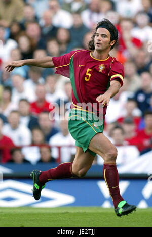 FERNANDO COUTO. PORTUGAL VILLA PARK BIRMINGHAM ENGLAND 07 September 2002 Stock Photo