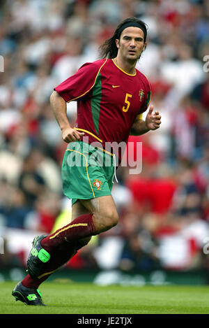 FERNANDO COUTO. PORTUGAL VILLA PARK BIRMINGHAM ENGLAND 07 September 2002 Stock Photo