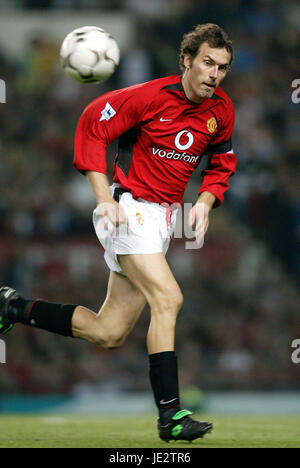 LAURENT BLANC MANCHESTER UNITED FC OLD TRAFFORD MANCESTER 11 September 2002 Stock Photo