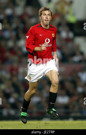 LAURENT BLANC MANCHESTER UNITED FC OLD TRAFFORD MANCESTER 11 September 2002 Stock Photo