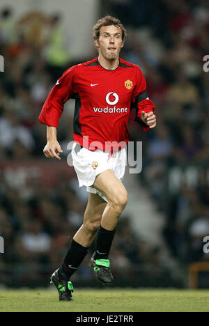 LAURENT BLANC MANCHESTER UNITED FC OLD TRAFFORD MANCESTER 11 September 2002 Stock Photo