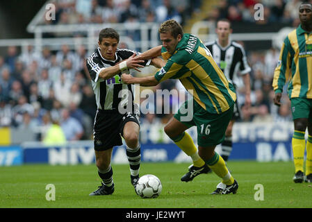 LAURENT ROBERT & LEE MARSHALL NEWCASTLE UTD V WEST BROM ST JAMES PARK NEWCASTLE 05 October 2002 Stock Photo