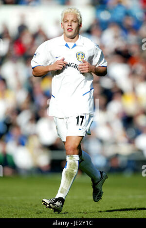 ALAN SMITH LEEDS UNITED FC ELLAND ROAD LEEDS 19 October 2002 Stock Photo