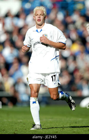 ALAN SMITH LEEDS UNITED FC ELLAND ROAD LEEDS 19 October 2002 Stock Photo