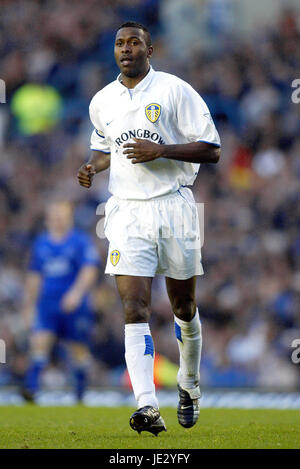 LUCAS RADEBE LEEDS UNITED FC ELLAND ROAD LEEDS 03 November 2002 Stock Photo