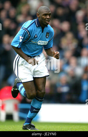 SHAUN GOATER MANCHESTER CITY FC MAINE ROAD MANCHESTER ENGLAND 09 November 2002 Stock Photo