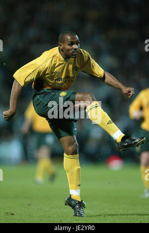 DIDIER AGATHE GLASGOW CELTIC FC EWOOD PARK BLACKBURN 14 November 2002 Stock Photo