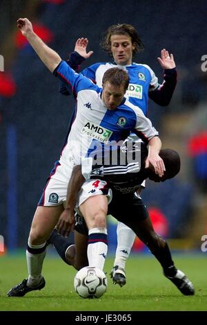 ANDY TODD & LUIS BOA MORTE BLACKBURN ROVERS V FULHAM FC EWOOD PARK BLACKBURN 30 November 2002 Stock Photo