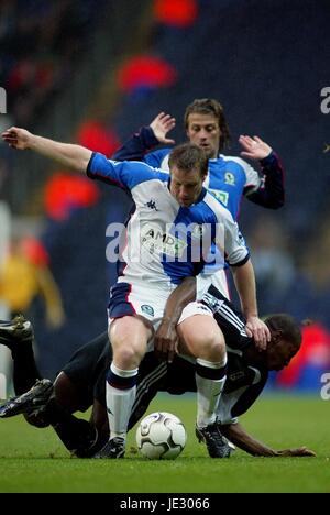 ANDY TODD & LUIS BOA MORTE BLACKBURN ROVERS V FULHAM FC EWOOD PARK BLACKBURN 30 November 2002 Stock Photo