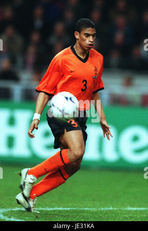 MICHAEL REIZIGER HOLLAND & FC BARCELONA AMSTERDAM ARENA AMSTERDAM 13 February 2002 Stock Photo