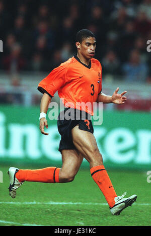 MICHAEL REIZIGER HOLLAND & FC BARCELONA AMSTERDAM ARENA AMSTERDAM 13 February 2002 Stock Photo