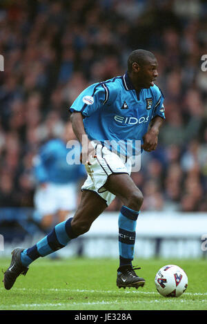 SHAUN GOATER MANCHESTER CITY FC MAIN ROAD MANCHESTER MANCHESTER ENGLAND 15 March 2002 Stock Photo