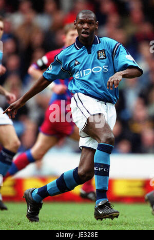 SHAUN GOATER MANCHESTER CITY FC MAIN ROAD MANCHESTER MANCHESTER ENGLAND 15 March 2002 Stock Photo