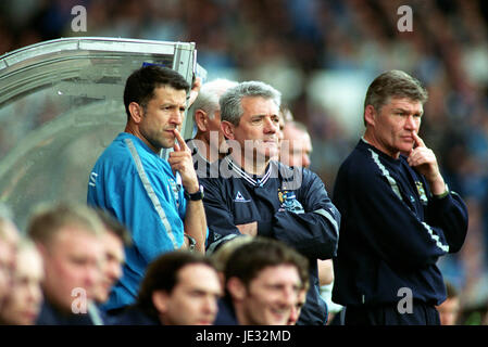 KEVIN KEEGAN MANCHESTER CITY FC MANAGER MAIN ROAD MANCHESTER 21 April 2002 Stock Photo