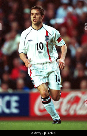 MICHAEL OWEN ENGLAND & LIVERPOOL FC ANFIELD LIVERPOOL ENGLAND 17 April 2002 Stock Photo