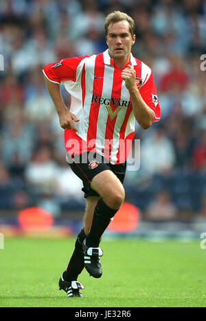 JASON MCATEER SUNDERLAND FC EWOOD PARK BLACKBURN ENGLAND 17 August 2002 Stock Photo