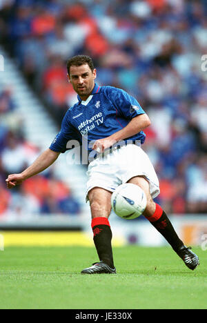 KEVIN MUSCAT GLASGOW RANGERS FC IBROX STADIUM GLASGOW SCOTLAND 25 August 2002 Stock Photo