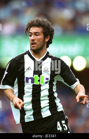 HUGO VIANA NEWCASTLE UNITED FC STAMFORD BRIDGE LONDON ENGLAND 14 September 2002 Stock Photo