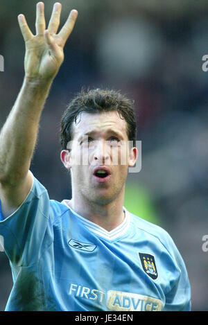 ROBBIE FOWLER MANCHESTER CITY FC OLD TRAFFORD MANCHESTER ENGLAND 13 December 2003 Stock Photo