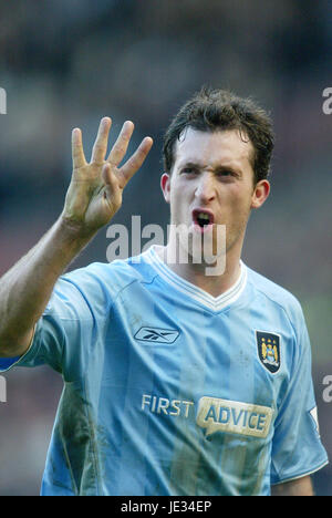 ROBBIE FOWLER MANCHESTER CITY FC OLD TRAFFORD MANCHESTER ENGLAND 13 December 2003 Stock Photo