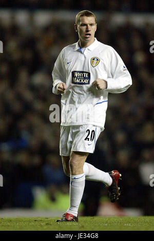 SETH JOHNSON LEEDS UNITED FC ELLAND ROAD LEEDS 06 December 2003 Stock Photo