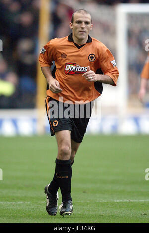 ALEX RAE WOLVERHAMPTON WANDERERS FC MOLINEUX STADIUM WOLVERHAMPTON ENGLAND 29 November 2003 Stock Photo