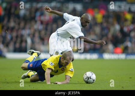 F LJUNGBERG & SALOMON OLEMBE LEEDS UNITED V ARSENAL FC ELLAND ROAD LEEDS ENGLAND 01 November 2003 Stock Photo