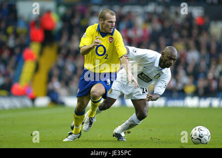 F LJUNGBERG & SALOMON OLEMBE LEEDS UNITED V ARSENAL FC ELLAND ROAD LEEDS ENGLAND 01 November 2003 Stock Photo