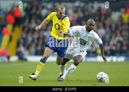 F LJUNGBERG & SALOMON OLEMBE LEEDS UNITED V ARSENAL FC ELLAND ROAD LEEDS ENGLAND 01 November 2003 Stock Photo