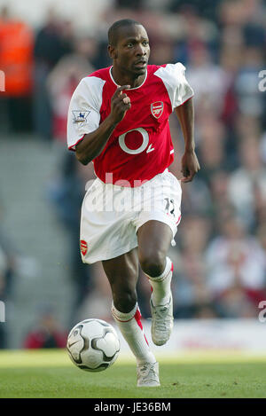 LAUREN ARSENAL FC HIGHBURY LONDON ENGLAND 22 August 2004 Stock Photo ...