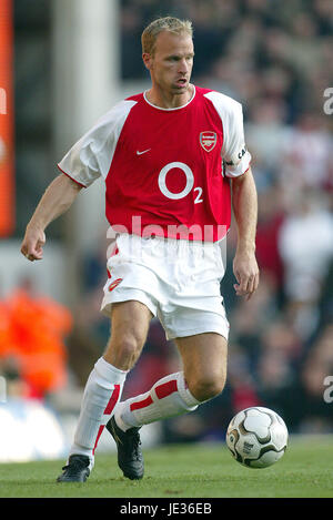 DENNIS BERGKAMP ARSENAL FC HIGHBURY LONDON ENGLAND 18 October 2003 Stock Photo