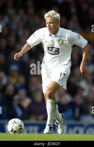 ALAN SMITH LEEDS UNITED FC ELLAND ROAD LEEDS ENGLAND 18 October 2003 Stock Photo