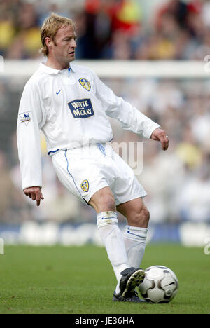 DAVID BATTY LEEDS UNITED FC ELLAND ROAD LEEDS ENGLAND 18 October 2003 Stock Photo