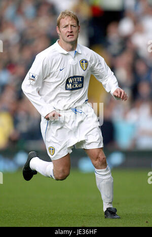 DAVID BATTY LEEDS UNITED FC ELLAND ROAD LEEDS ENGLAND 18 October 2003 Stock Photo