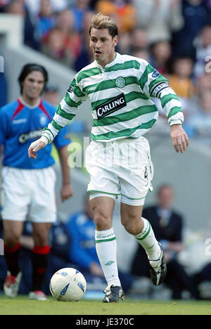 JACKIE MCNAMARA GLASGOW CELTIC FC IBROX STADIUM GLASGOW SCOTLAND 04 October 2003 Stock Photo