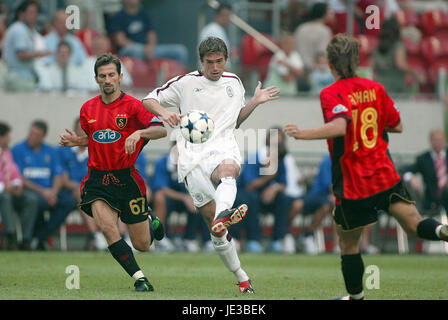 HARRY KEWELL & ERGUN PENBE GALATASARAY SK V LIVERPOOL AMSTERDAM ARENA AMSTERDAM HOLLAND 01 August 2003 Stock Photo