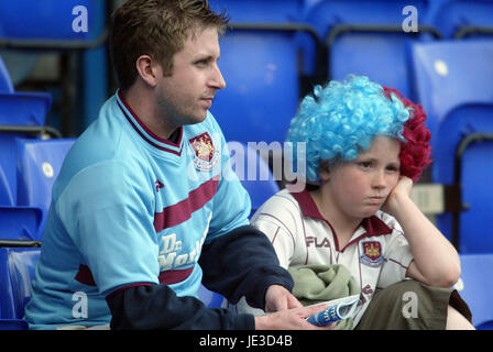 WEST HAM UNITED FANS WEST HAM UNITED FC ST.ANDREWS BIRMINGHAM ENGLAND 10 May 2003 Stock Photo