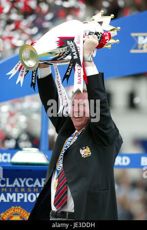 ALEX FERGUSON MANCHESTER UNITED FC MANAGER 26 October 1995 Stock Photo ...