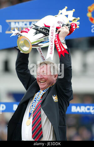 ALEX FERGUSON MANCHESTER UNITED FC MANAGER 26 October 1995 Stock Photo ...