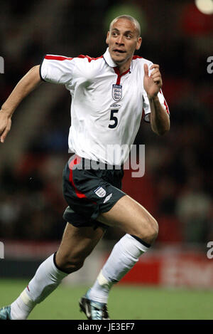 RIO FERDINAND ENGLAND & MANCHESTER UNITED FC RAMAT GAN STADIUM TEL AVIV ...