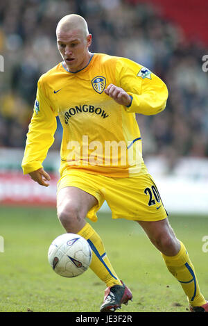 SETH JOHNSON LEEDS UNITED FC BRAMALL LANE SHEFFIELD ENGLAND 09 March 2003 Stock Photo