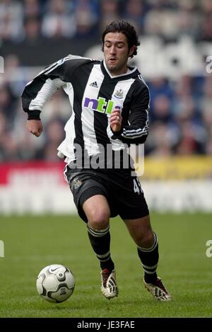 HUGO VIANA NEWCASTLE UNITED FC ST JAMES PARK NEWCASTLE ENGLAND 01 March 2003 Stock Photo