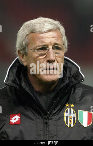 MARCELLO LIPPI JUVENTUS FC COACH OLD TRAFFORD MANCESTER 19 February 2003 Stock Photo