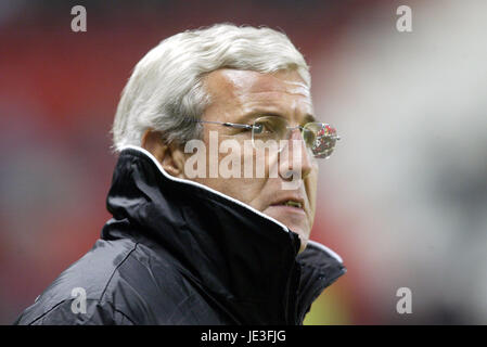 MARCELLO LIPPI JUVENTUS FC COACH OLD TRAFFORD MANCESTER 19 February 2003 Stock Photo