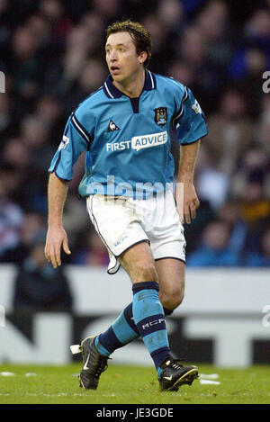 ROBBIE FOWLER MANCHESTER CITY FC MAINE ROAD MANCHESTER ENGLAND 01 February 2003 Stock Photo