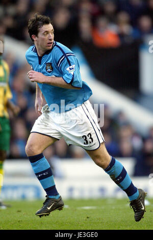 ROBBIE FOWLER MANCHESTER CITY FC MAINE ROAD MANCHESTER ENGLAND 01 February 2003 Stock Photo