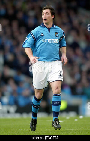 ROBBIE FOWLER MANCHESTER CITY FC MAINE ROAD MANCHESTER ENGLAND 01 February 2003 Stock Photo