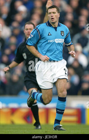 STEVE HOWEY MANCHESTER CITY FC MAINE ROAD MANCHESTER CITY FC 11 January 2003 Stock Photo